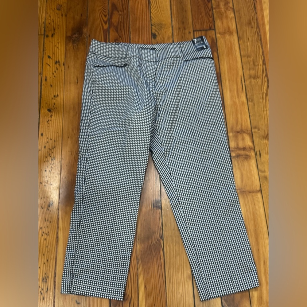 NWT NY &. Co  Black and White Checkered cropped Pants